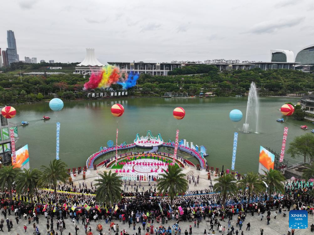 Carnival opens to mark Sanyuesan Festival in Nanning, Guangxi