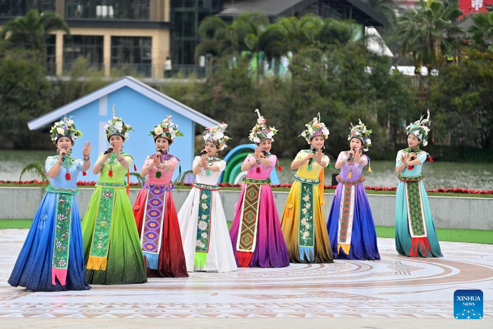 Carnival opens to mark Sanyuesan Festival in Nanning, Guangxi