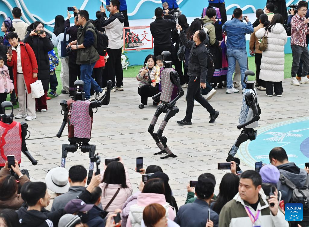 Carnival opens to mark Sanyuesan Festival in Nanning, Guangxi