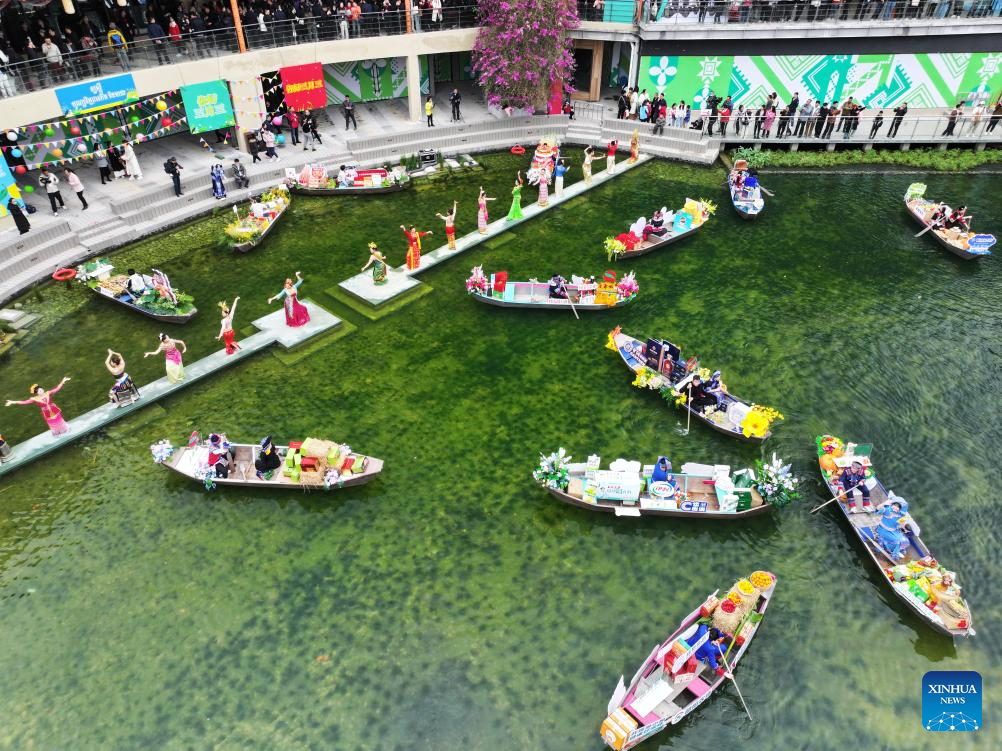 Carnival opens to mark Sanyuesan Festival in Nanning, Guangxi