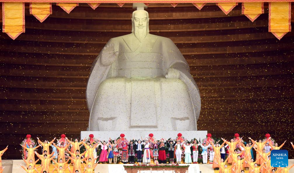 Grand ceremony held to worship legendary ancestor Huangdi in China's Henan