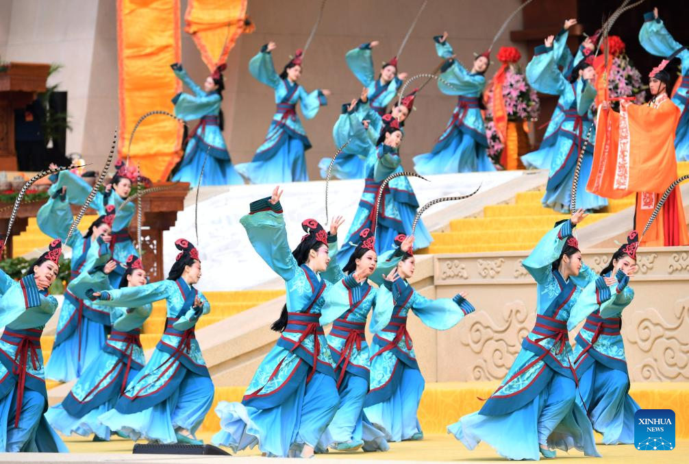 Grand ceremony held to worship legendary ancestor Huangdi in China's Henan