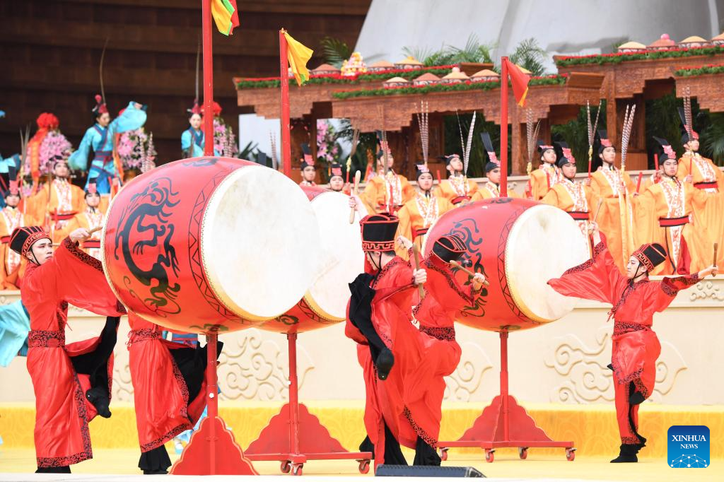 Grand ceremony held to worship legendary ancestor Huangdi in China's Henan