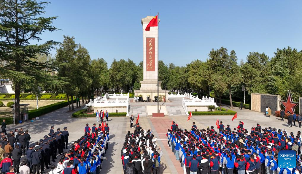 People across China pay tribute to martyrs ahead of Qingming Festival