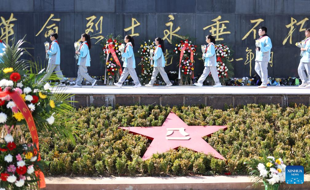 People across China pay tribute to martyrs ahead of Qingming Festival
