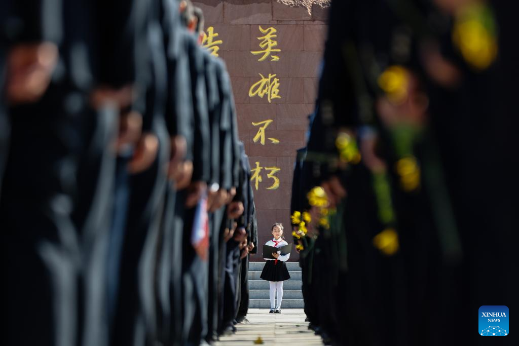 People across China pay tribute to martyrs ahead of Qingming Festival