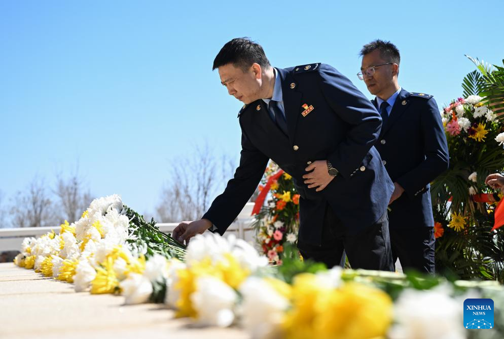 People across China pay tribute to martyrs ahead of Qingming Festival