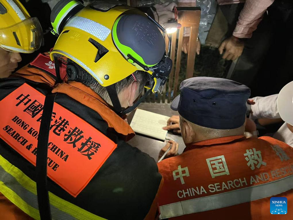 Chinese rescuers extricate survivor trapped for 125 hours in Myanmar's Mandalay