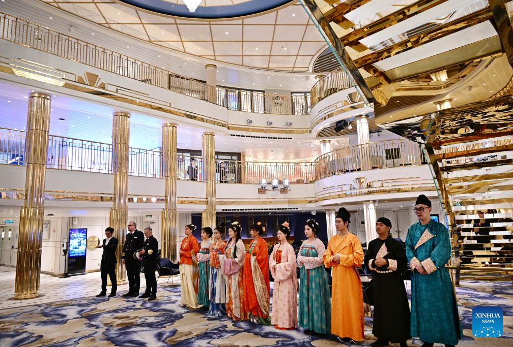 China's first homegrown large cruise ship debuts in Qingdao