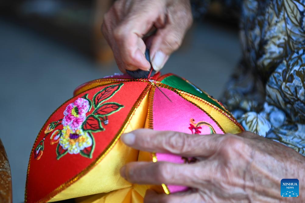 Embroidered balls carry profound folk heritage in China's Guangxi