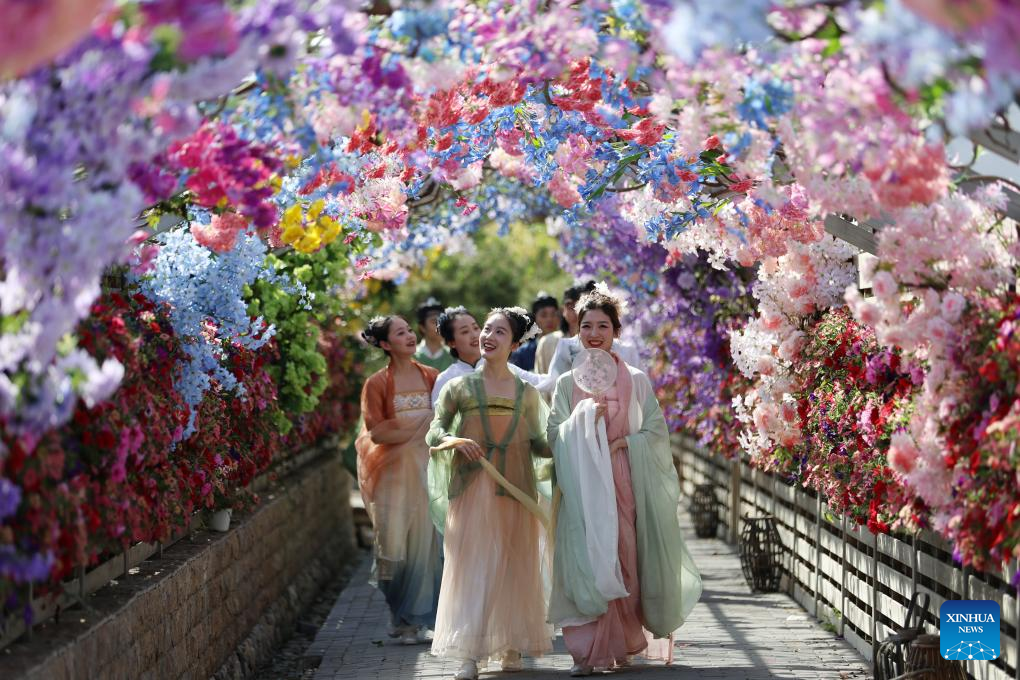 Economic Watch: Qingming holiday spending mirrors China's robust economic vitality