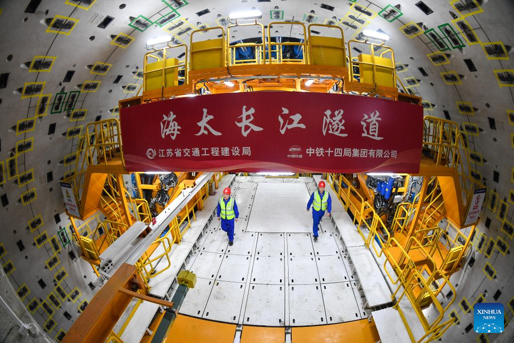China launches giant tunnel boring machine for Yangtze River project