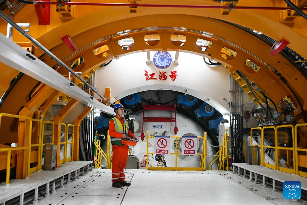 China launches giant tunnel boring machine for Yangtze River project