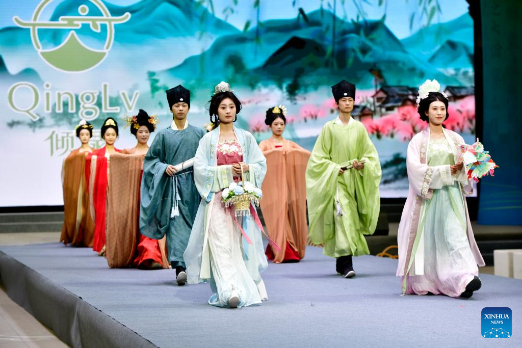 Caoxian County in E China develops complete Hanfu industrial chain