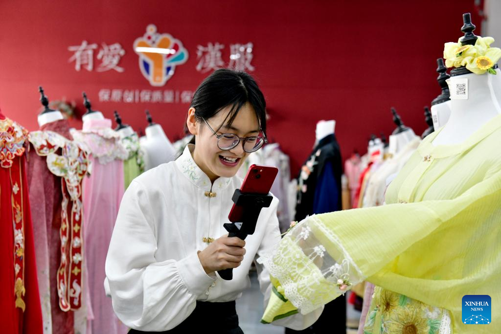 Caoxian County in E China develops complete Hanfu industrial chain
