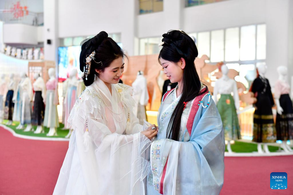 Caoxian County in E China develops complete Hanfu industrial chain