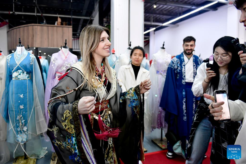 Caoxian County in E China develops complete Hanfu industrial chain