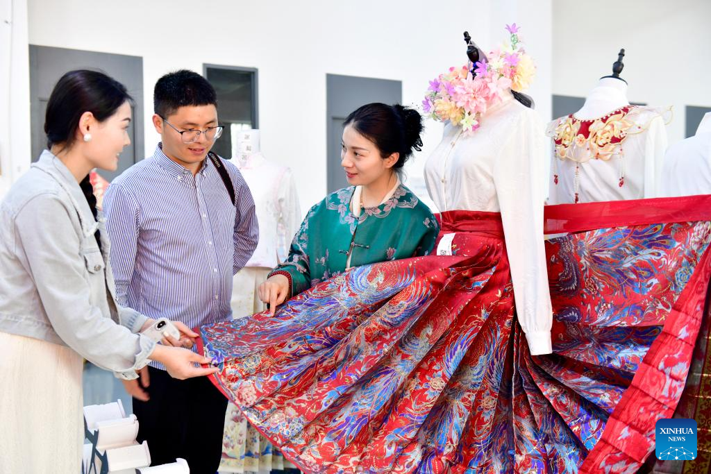 Caoxian County in E China develops complete Hanfu industrial chain