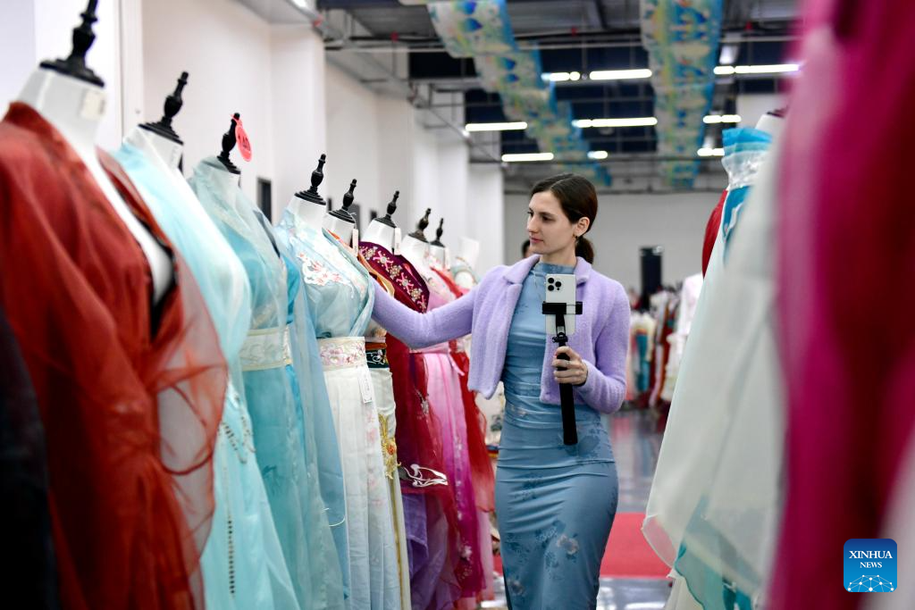 Caoxian County in E China develops complete Hanfu industrial chain