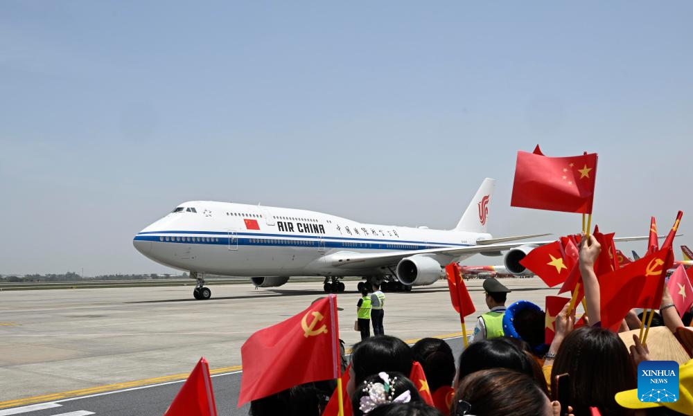 Xi arrives in Hanoi for state visit to Vietnam