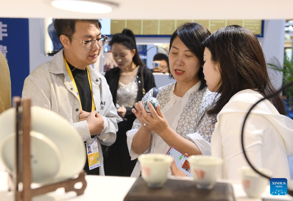 Chinese brands showcased at ongoing CICPE in Haikou
