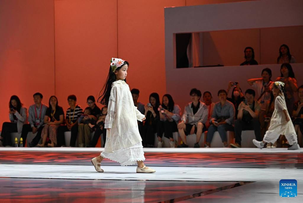 Chinese brands showcased at ongoing CICPE in Haikou