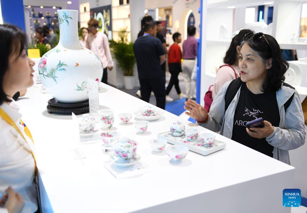 Chinese brands showcased at ongoing CICPE in Haikou