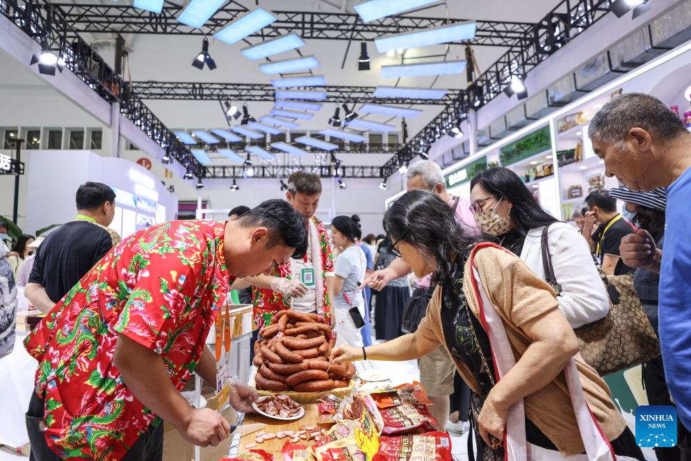 Chinese brands showcased at ongoing CICPE in Haikou