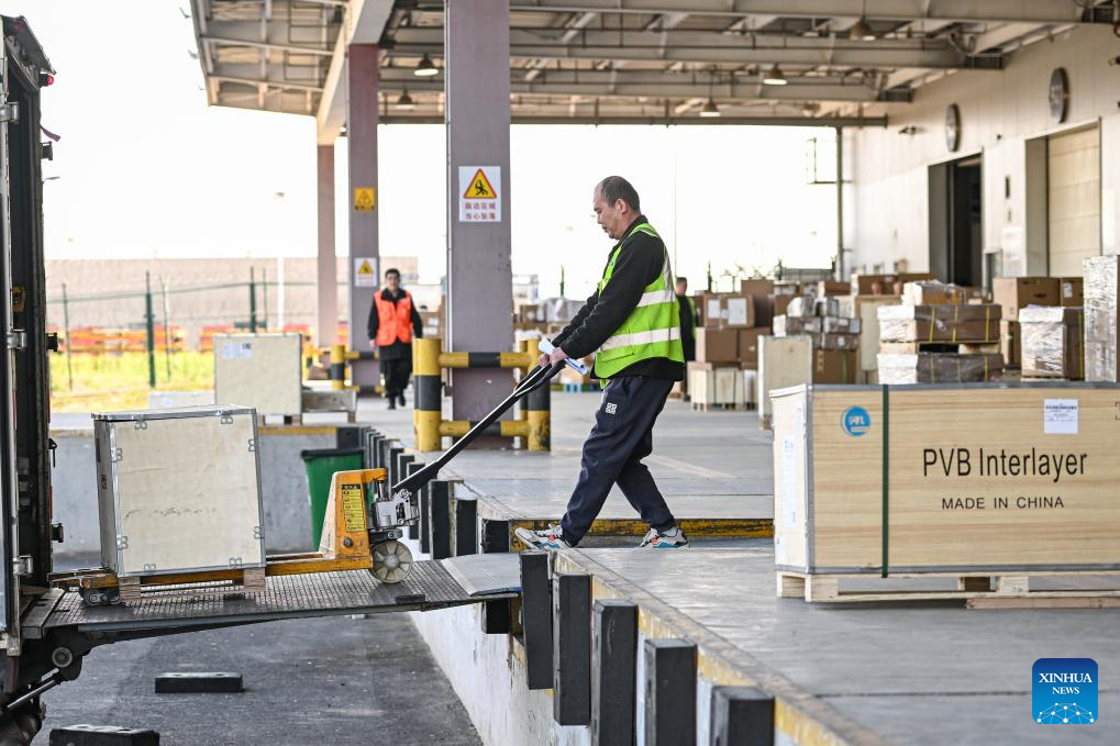 Comprehensive bonded zones fuel China's foreign trade growth