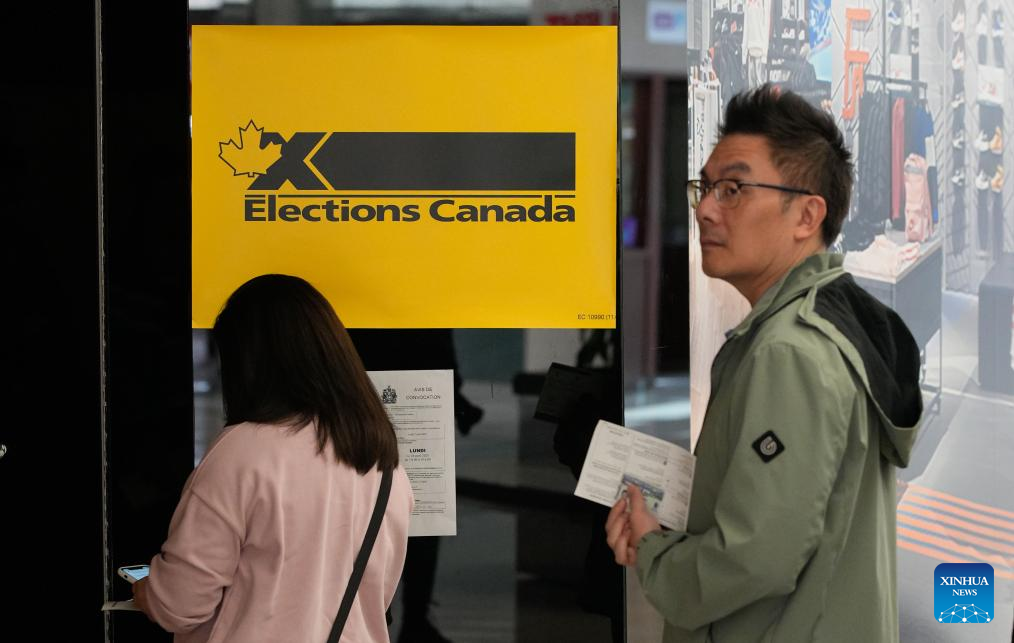 Canadians turn up for advance voting