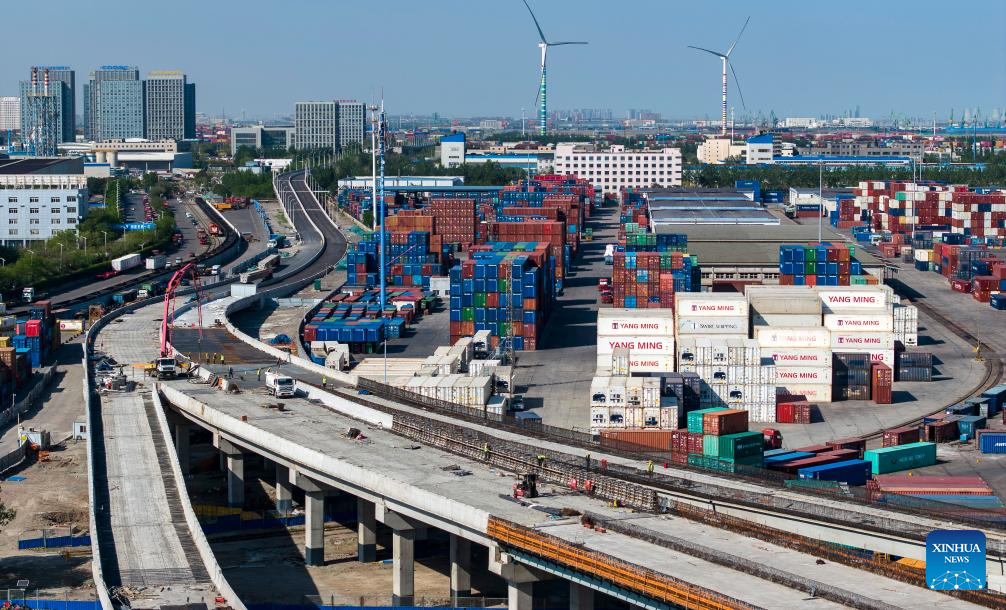 Construction projects of Tianjin Port underway in north China