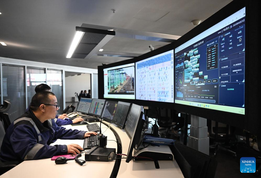 Construction projects of Tianjin Port underway in north China