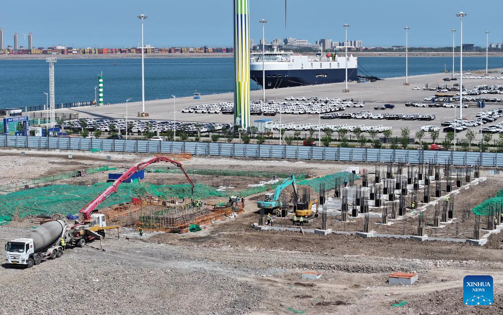 Construction projects of Tianjin Port underway in north China