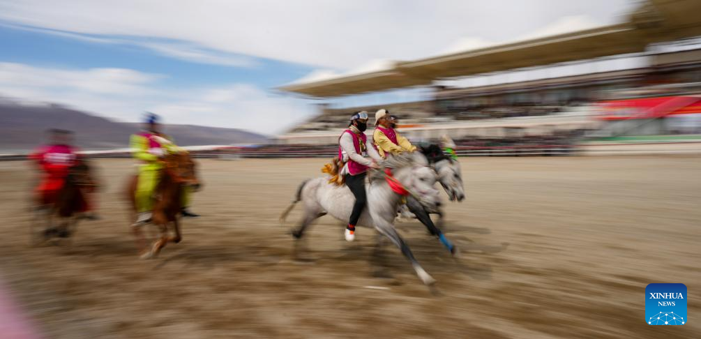 Horse races held in Damxung County, China's Xizang