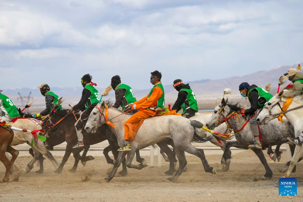 Horse races held in Damxung County, China's Xizang