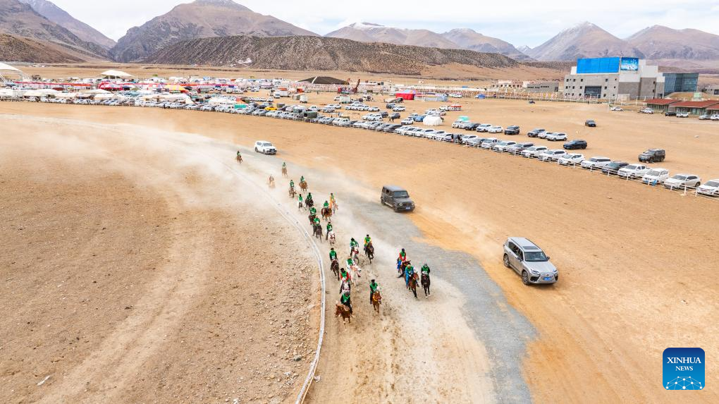 Horse races held in Damxung County, China's Xizang