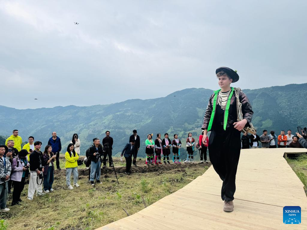 Village fashion show integrates traditional culture, modern design in SW China terraces