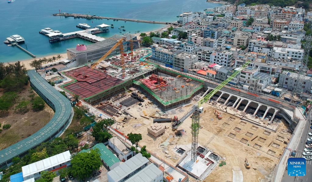 Construction of supporting tourism facilities underway on Sanya's Wuzhizhou Island