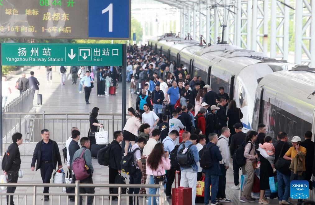 China to handle 144 mln railway passenger trips over May Day holiday