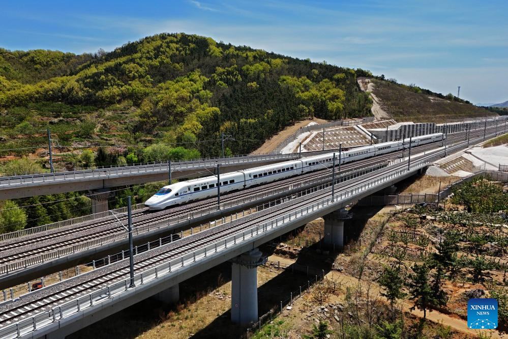 China to handle 144 mln railway passenger trips over May Day holiday