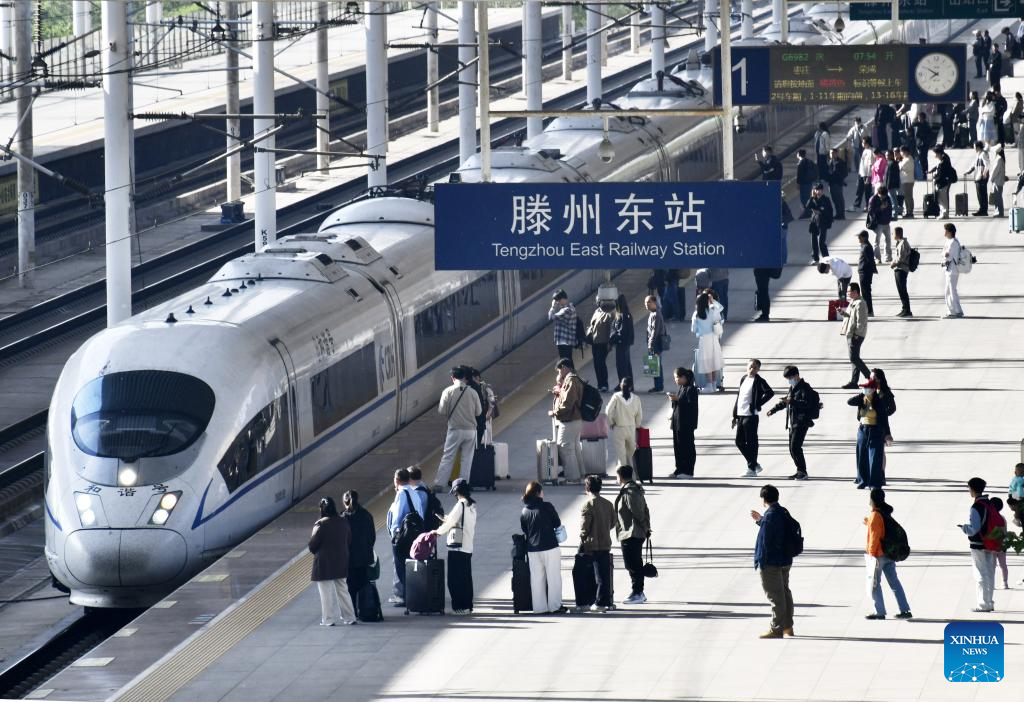 China to handle 144 mln railway passenger trips over May Day holiday