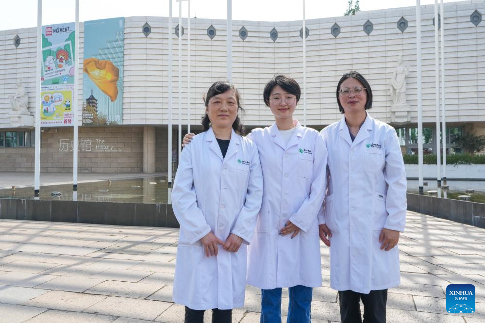 Pic story of silk restorers at Suzhou Silk Museum in China's Jiangsu