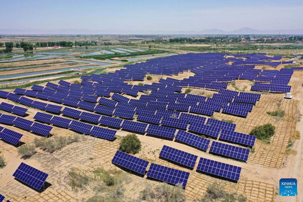 Photovoltaic project turns Inner Mongolia's desert into 