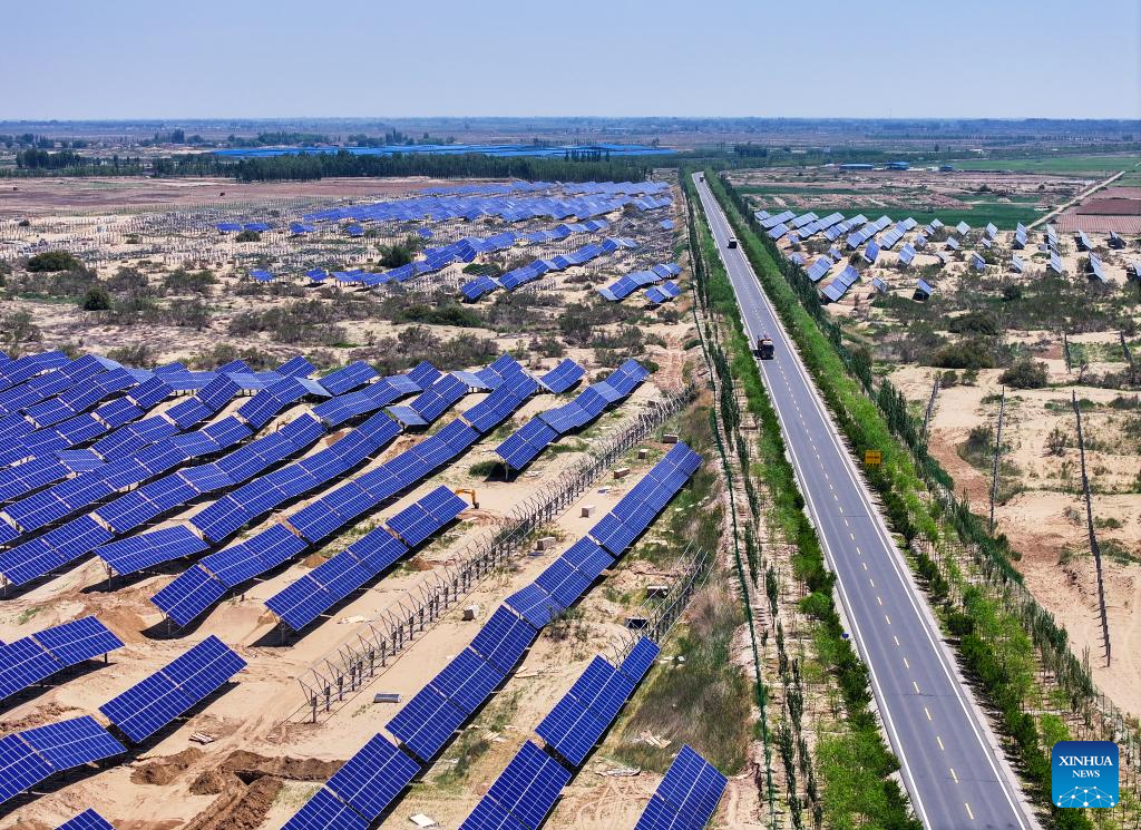 Photovoltaic project turns Inner Mongolia's desert into 