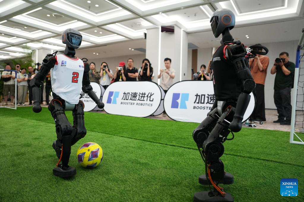 Robot-related industries boom in Beijing