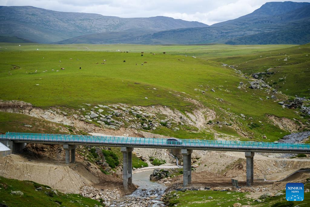 Altay-Hemu highway in northwest China's Xinjiang opens