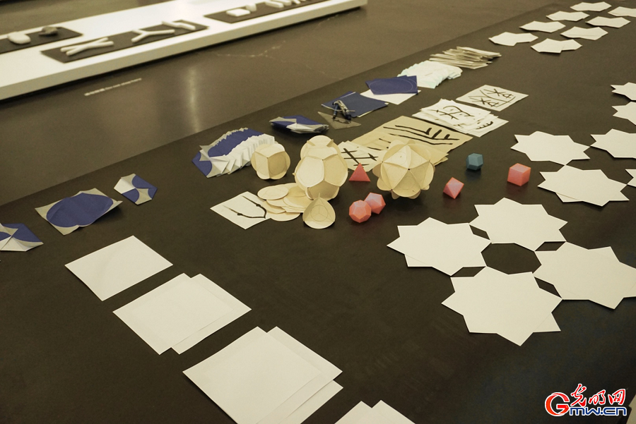 Exhibition unpacks fluid boundaries among form, perception, reality