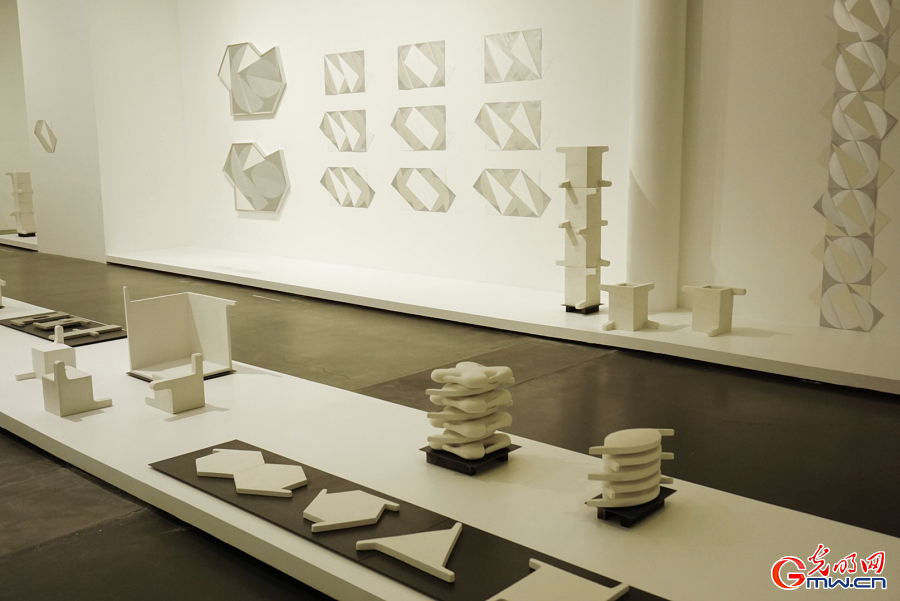 Exhibition unpacks fluid boundaries among form, perception, reality