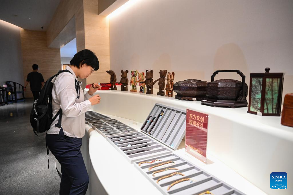 Xianyou County in SE China's Fujian promotes urpgrading of traditional art and crafts industry