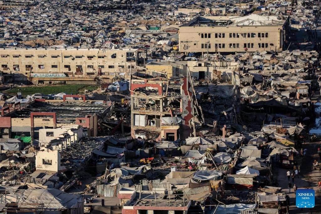 In pics: tents for displaced Palestinians on al-Rasheed Street in Gaza City